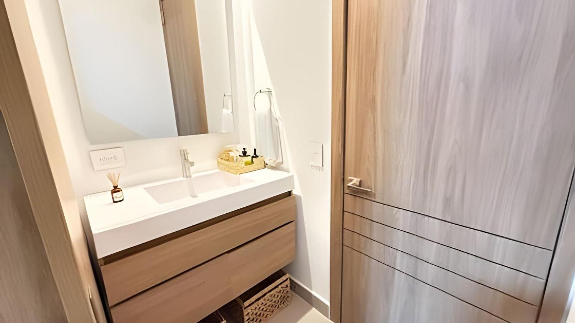 Apartamento Elegante Con Balcón En *