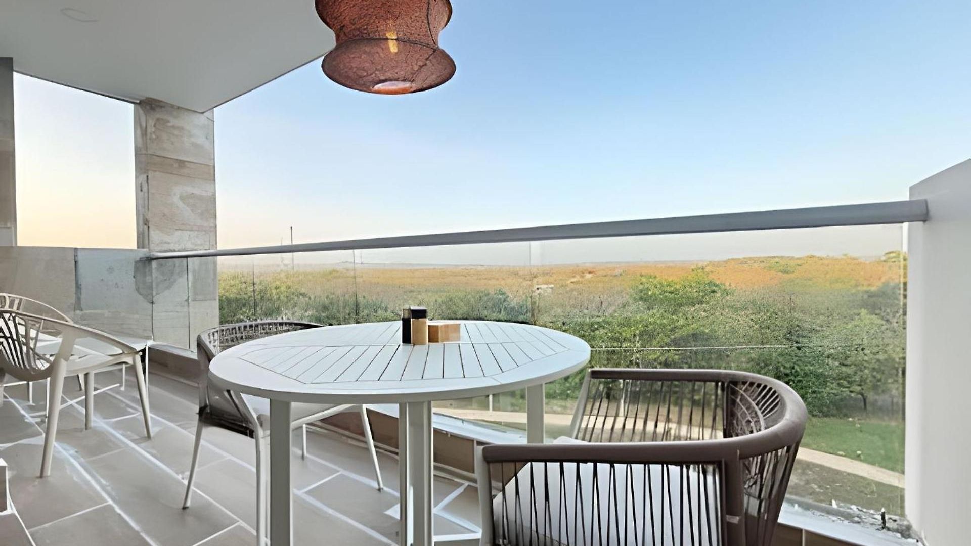 Apartamento Elegante Con Balcón En *