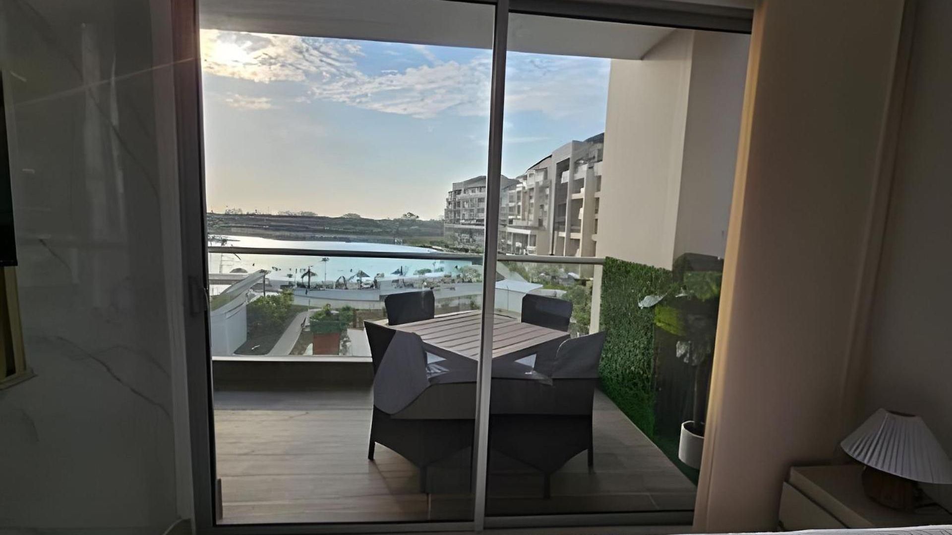 Apartamento Elegante Con Balcón En