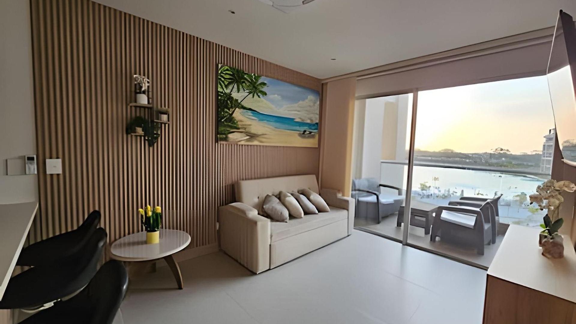 Elegante Con Balcón En Apartamento