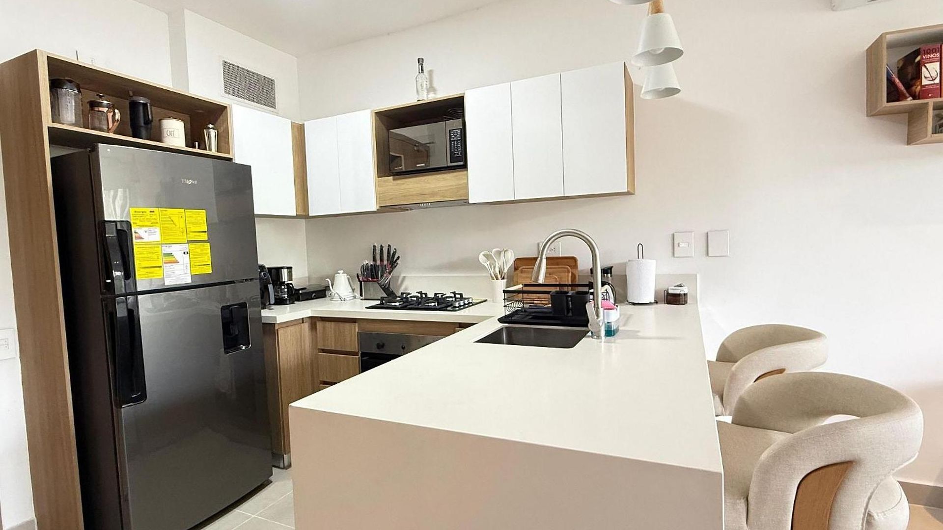 Apartamento Elegante Con Balcón En *