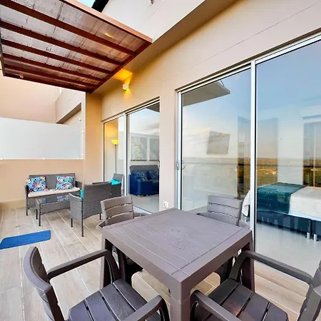 Elegante Con Balcon En Apartment