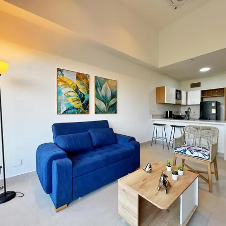 Elegante Con Balcon En *