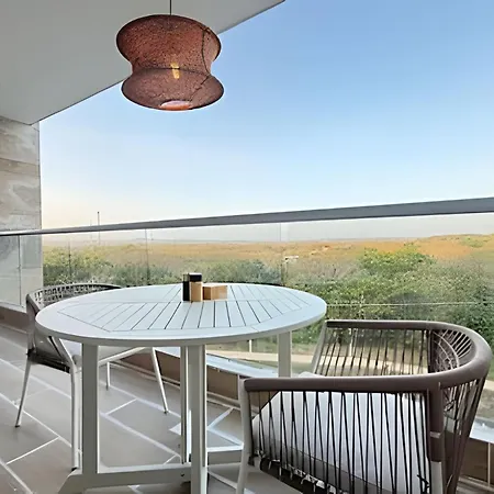 Apartamento Elegante Con Balcón En *
