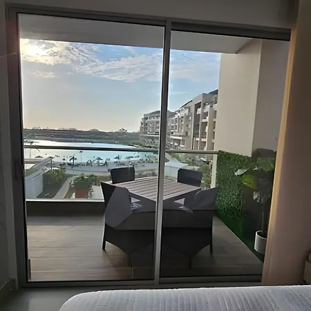 Apartamento Elegante Con Balcón En