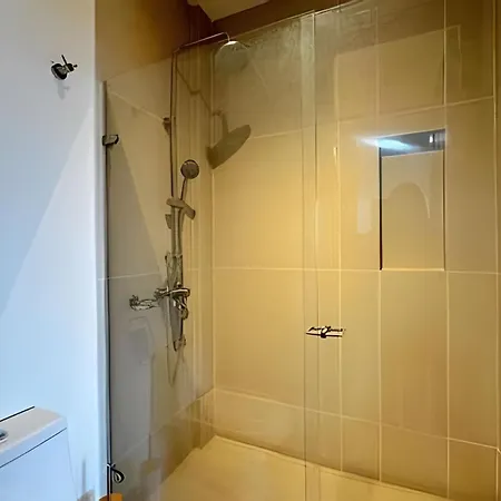 Apartamento Elegante Con Balcón En *