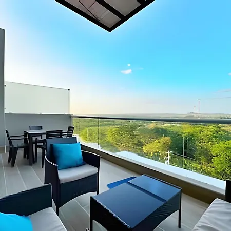 Elegante Con Balcón En Apartamento