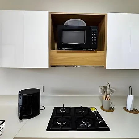 Apartamento Elegante Con Balcón En *
