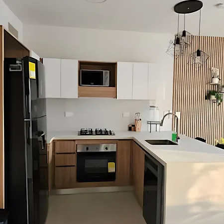 Apartamento Elegante Con Balcón En *