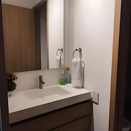 Elegante Con Balcón En Apartamento