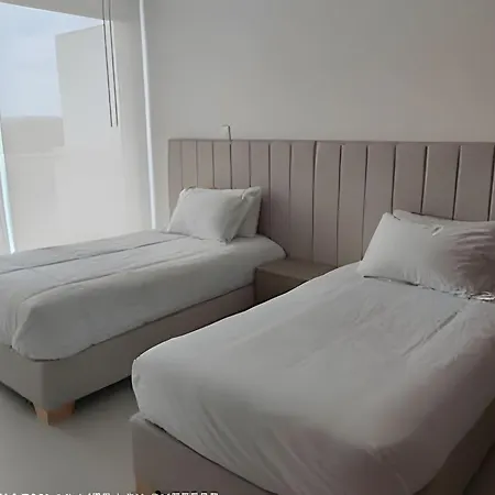Elegante Con Balcón En Apartamento