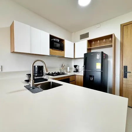 Apartamento Elegante Con Balcón En *